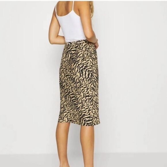 Good American Sand Zebra Animal Print Bias Midi Skirt Size 7- 4x - Picture 2 of 8